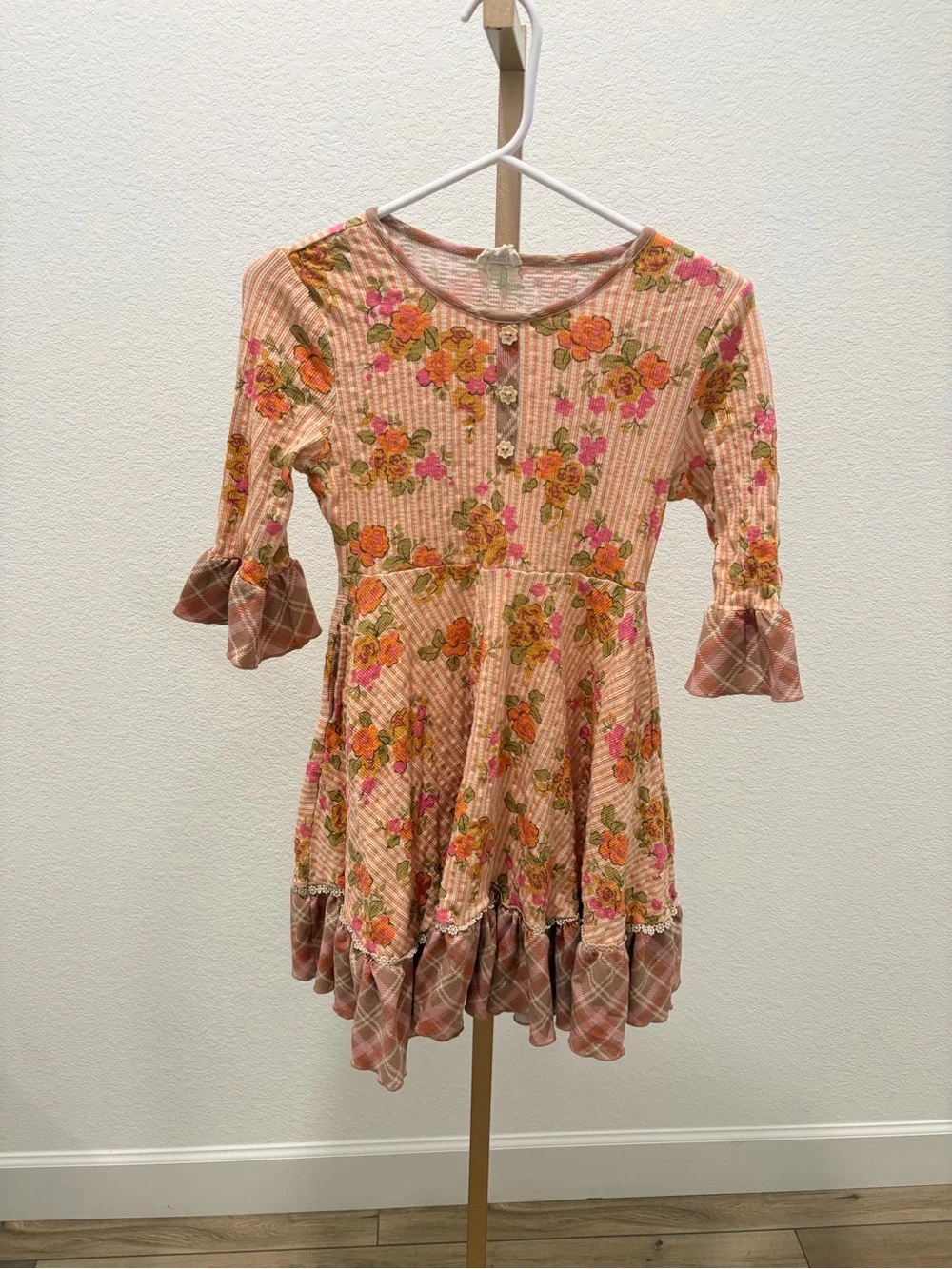 Finding Foxtale Orange Floral Ruffle Hem Dress size 10